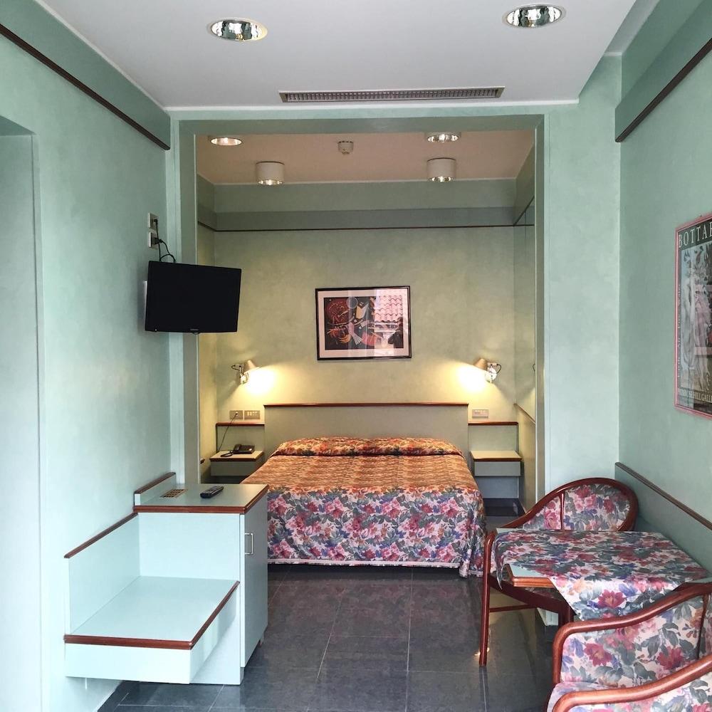 Le Petit Hotel Turin Exterior photo
